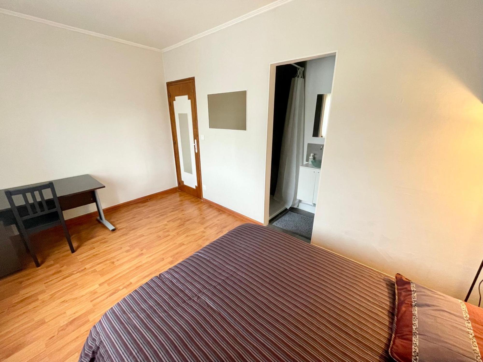 Holiday home Grande Maison Confort - 5 5 Salles De Bain - Rer A - Paris -