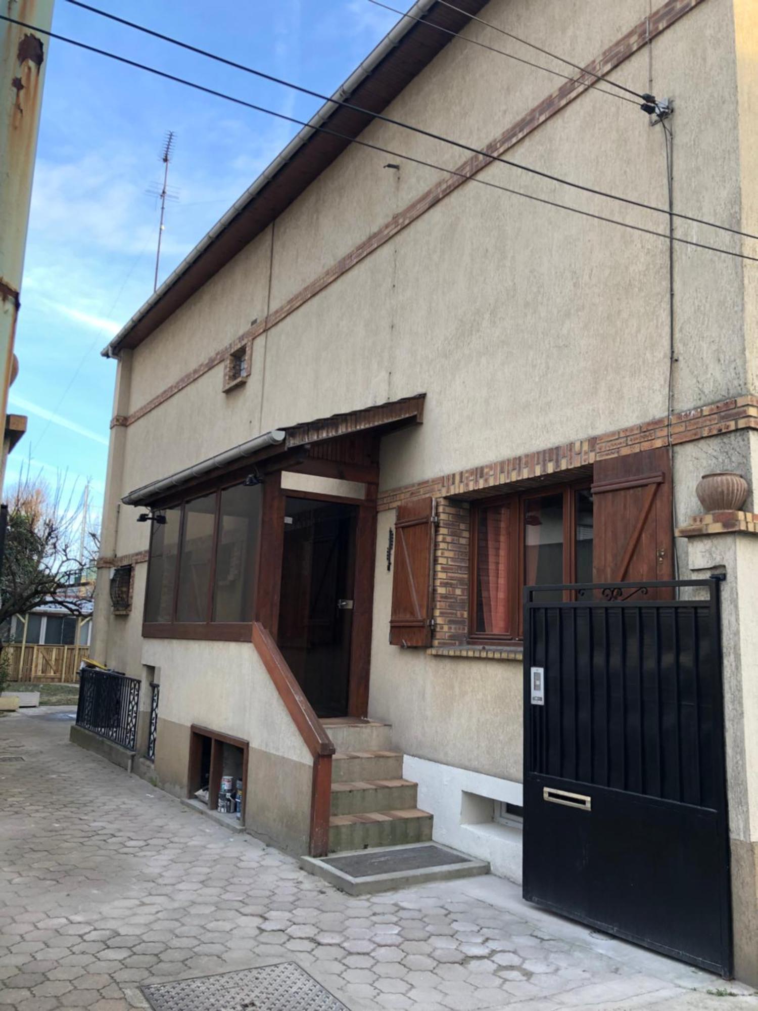 Holiday home Grande Maison Confort - 5 5 Salles De Bain - Rer A - Paris - *