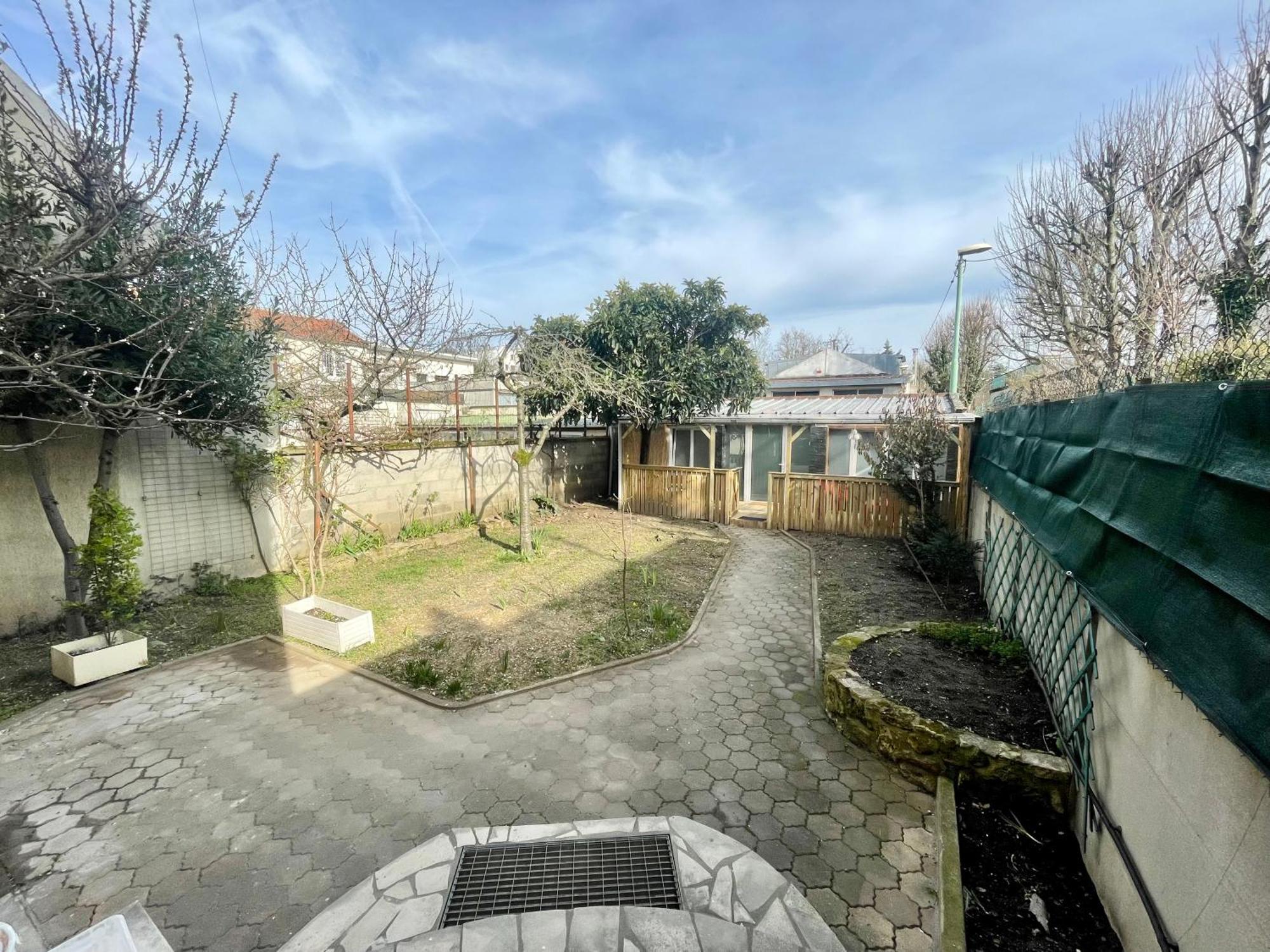 Holiday home Grande Maison Confort - 5 5 Salles De Bain - Rer A - Paris - *