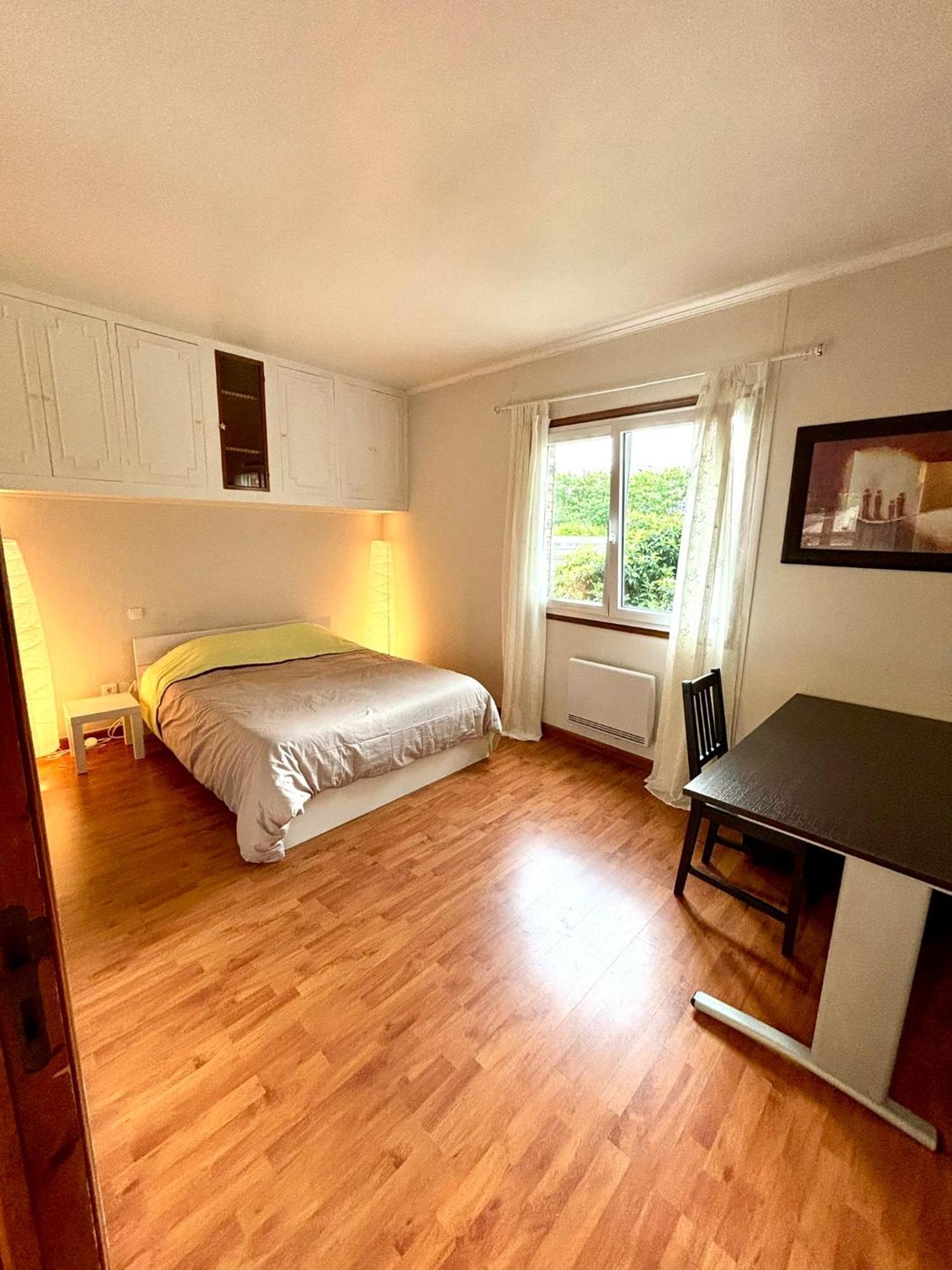 Grande Maison Confort - 5 5 Salles De Bain - Rer A - Paris - Holiday home