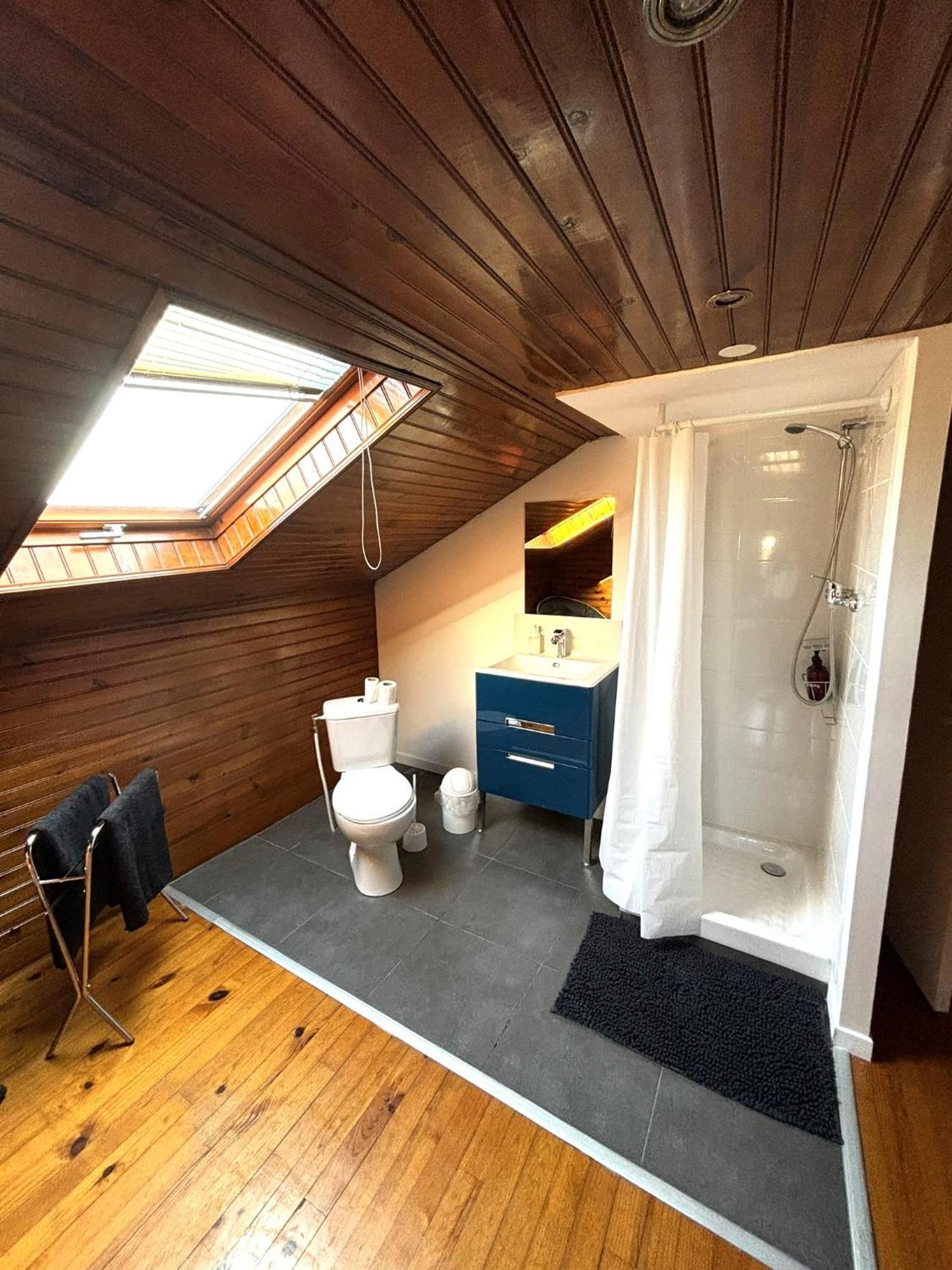 Holiday home Grande Maison Confort - 5 5 Salles De Bain - Rer A - Paris - *